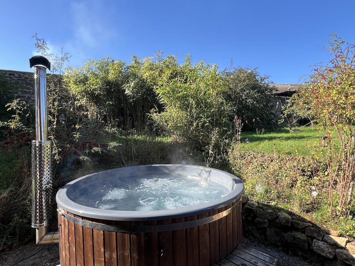 Gardens, Hot Tub & Fire Pit