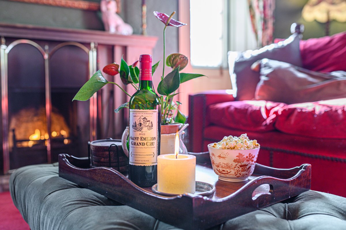 Romantic evening by fire in luxury manor near Ross-on-Wye