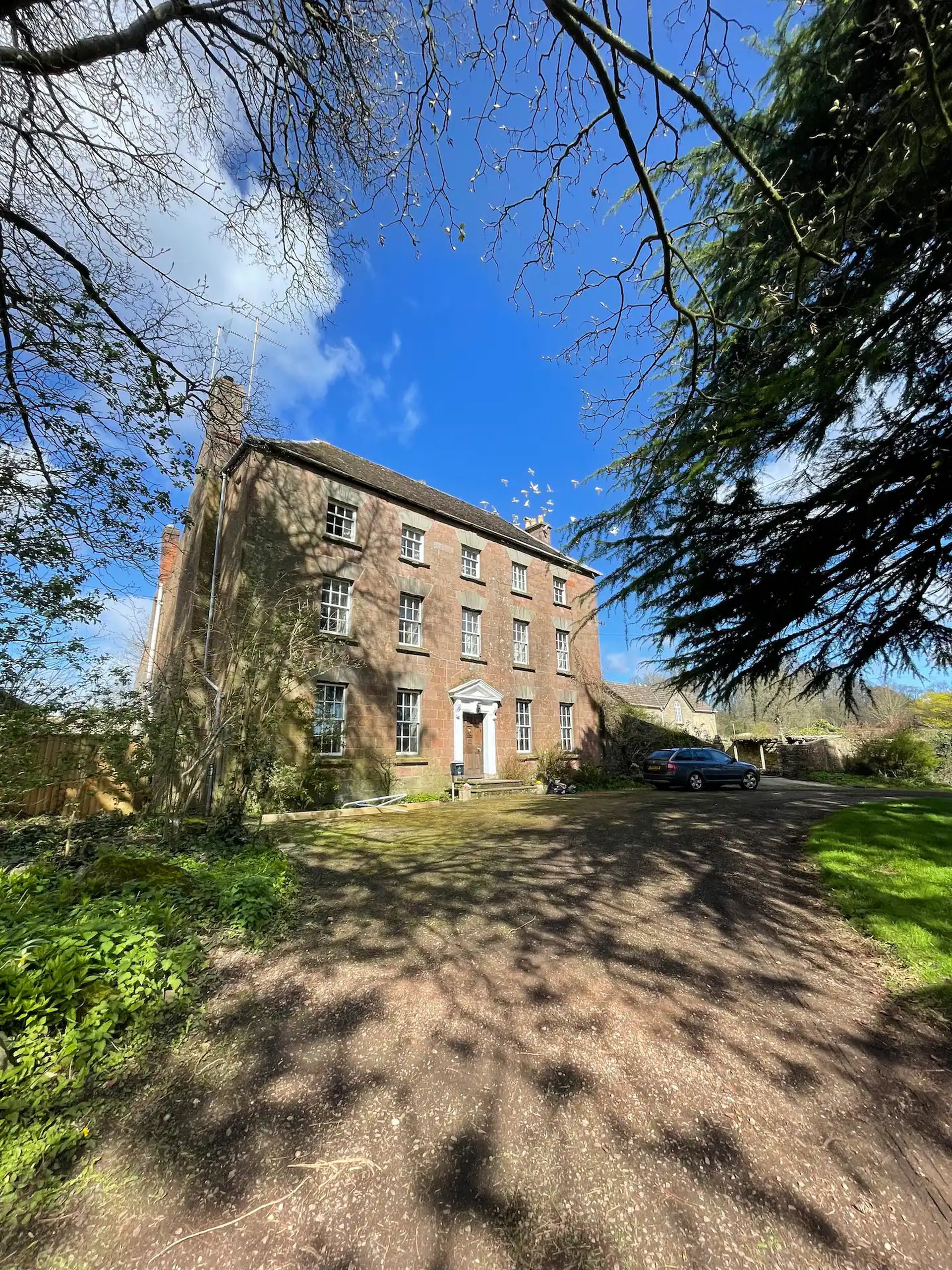 Front view of Montgomery Manor luxury holiday house Gloucestershire